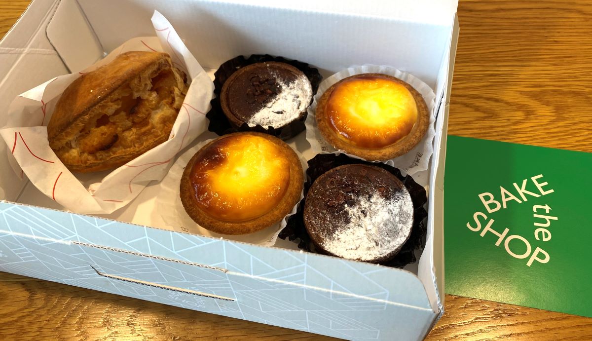 （左から）「焼きたてカスタードアップルパイ」