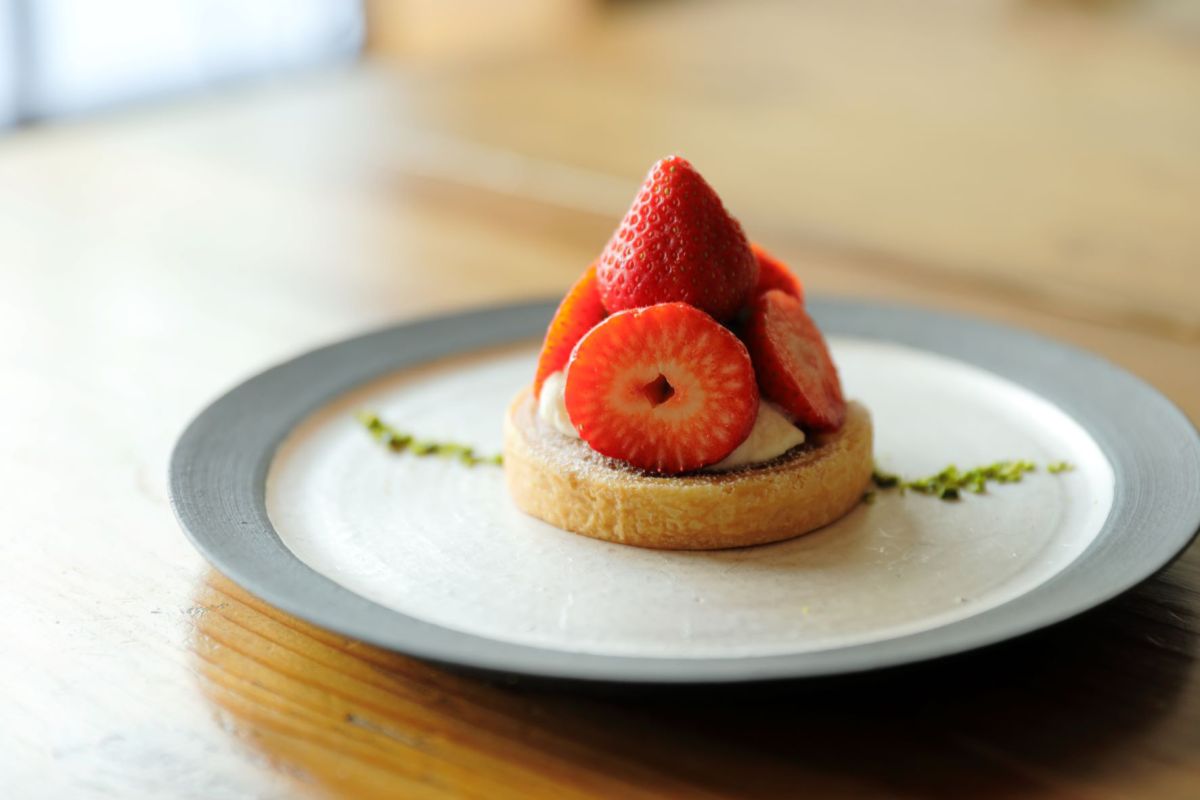 「苺とピスタチオのタルト」850円（期間限定、12時～）