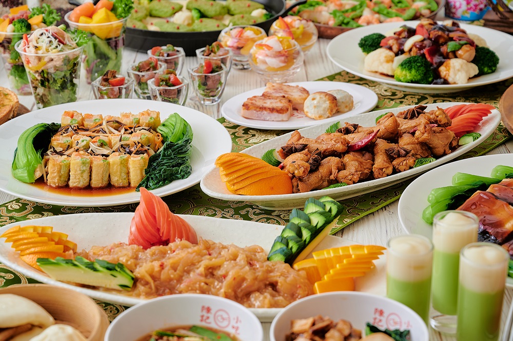 クラゲときゅうりの前菜盛り合わせやシーフードマリネなどの冷前菜