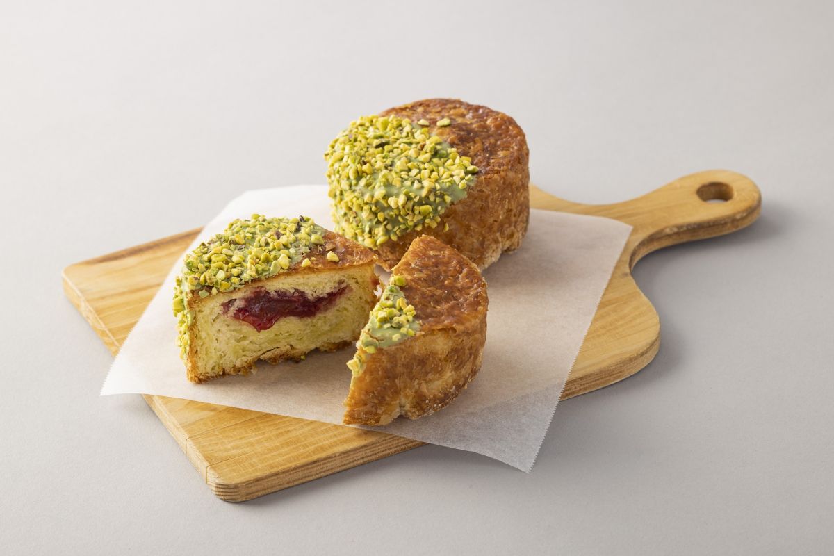 治一郎「クイニーアマン ピスタチオ＆ベリー」1個450円　※エキュート東京限定