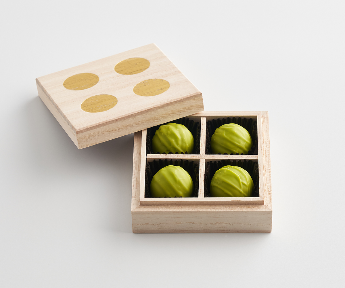 和楽紅屋「ピスタチオトリュフ　4個入」1箱1620円　※季節限定