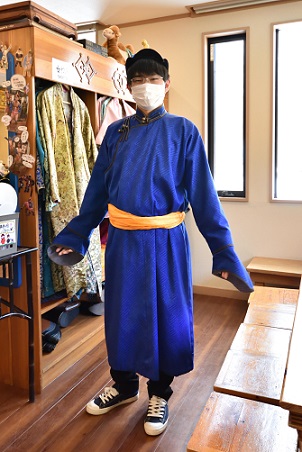 民族衣装をきたひと