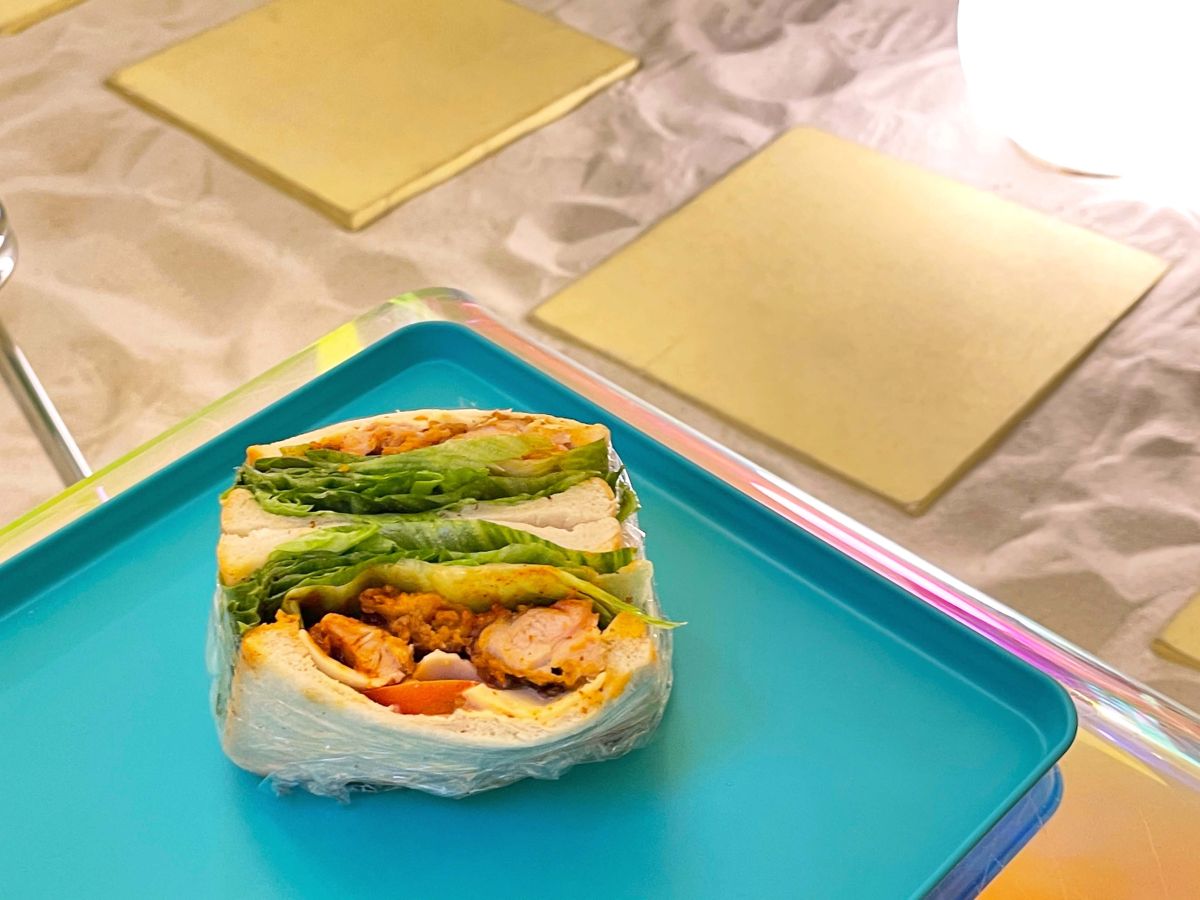 「ヤンニョムチキンサンドイッチ」 580円