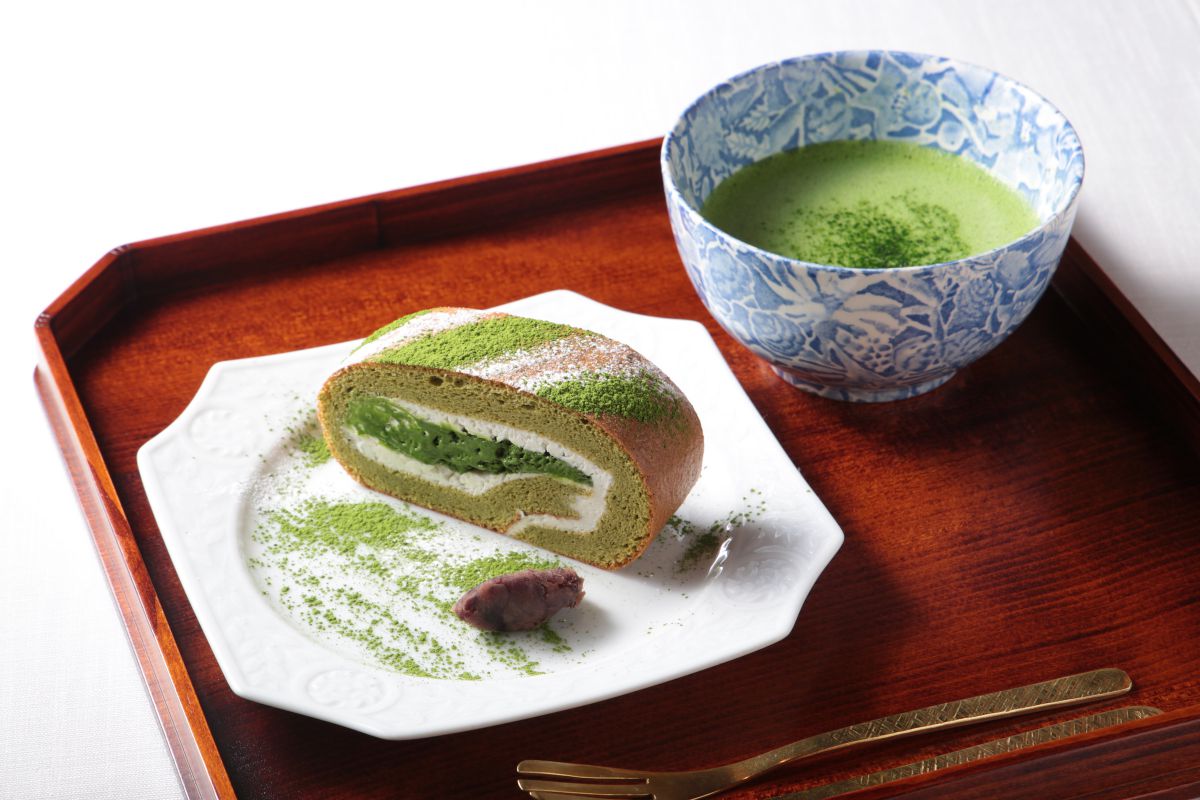 「抹茶のロールケーキセット」1300円