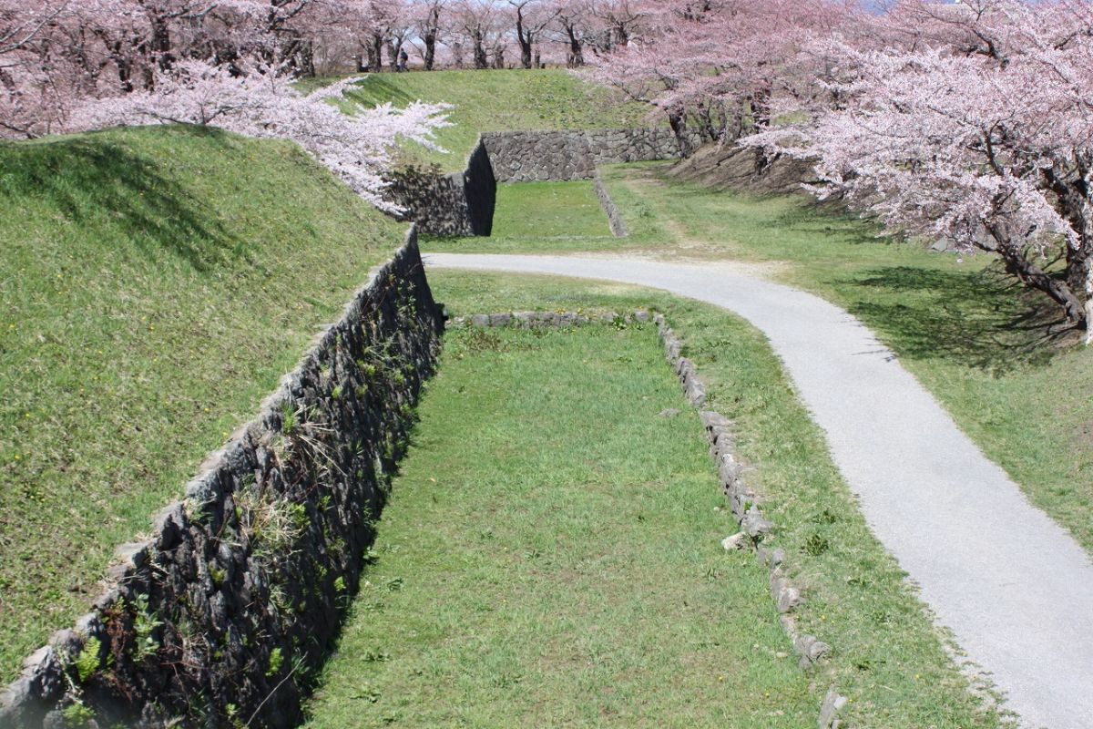 空堀（からぼり）