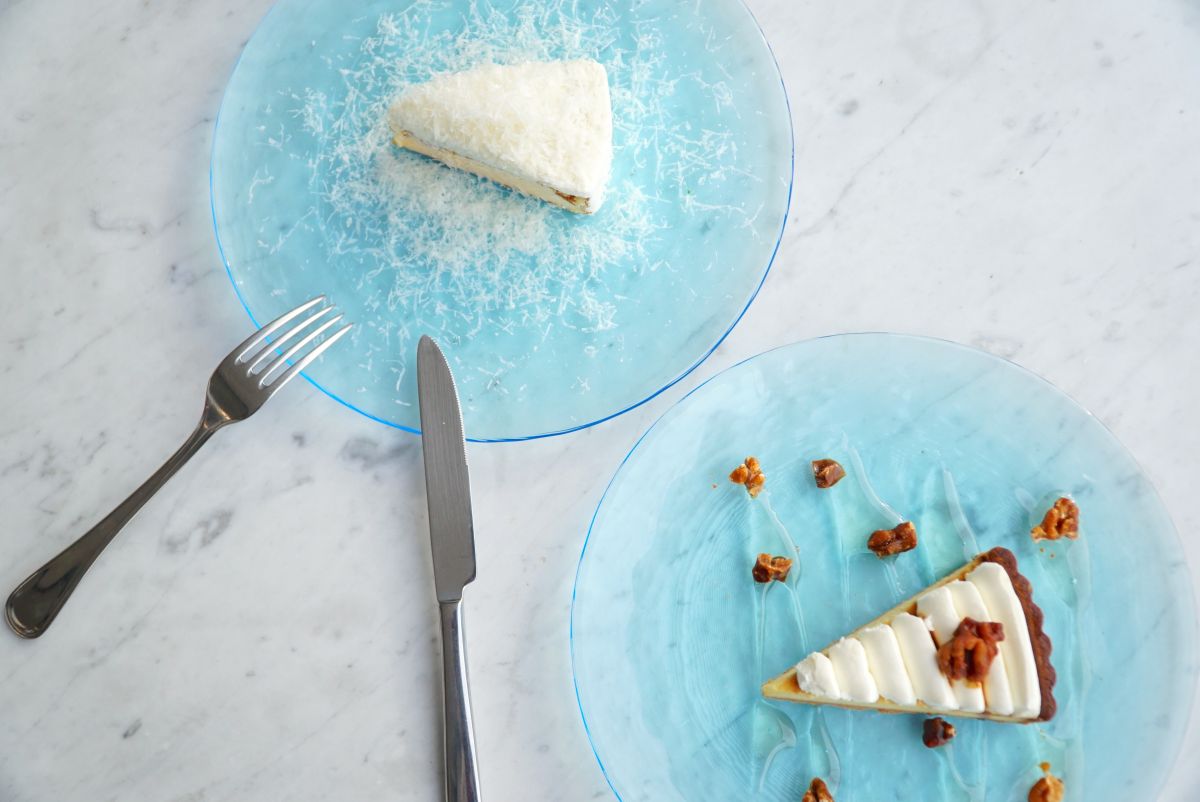 「ペコリーノチーズケーキ」800円(写真左)、「ゴルゴンゾーラチーズタルト」800円(写真右)