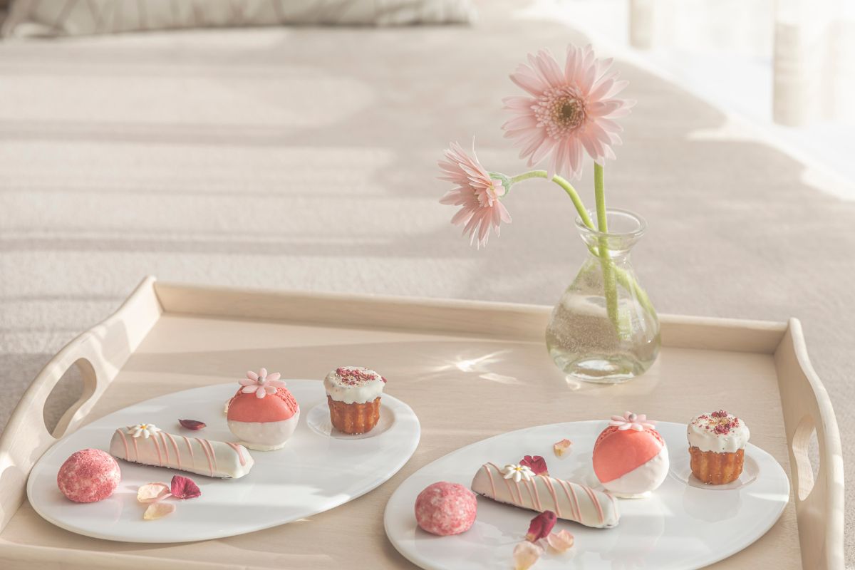 ウェルカムスイーツと季節のフラワー イメージ