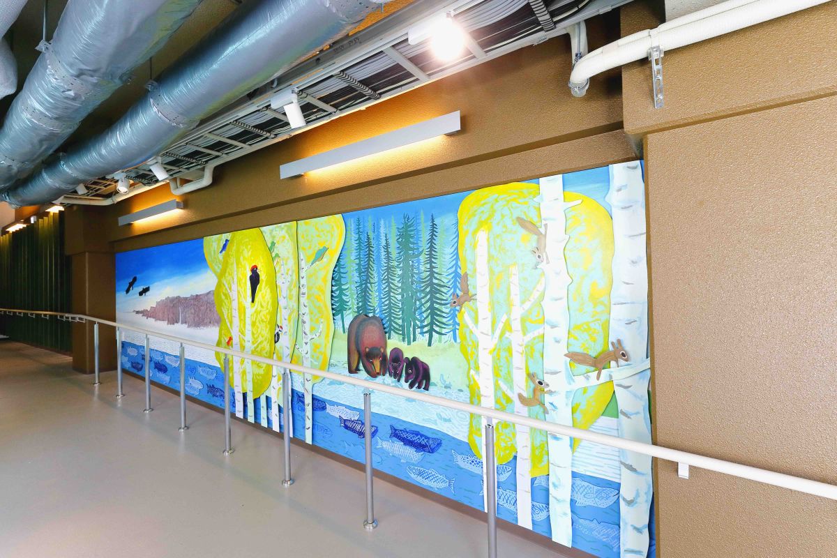 旭山動物園えぞひぐま館内にある、あべ弘士さんの壁画