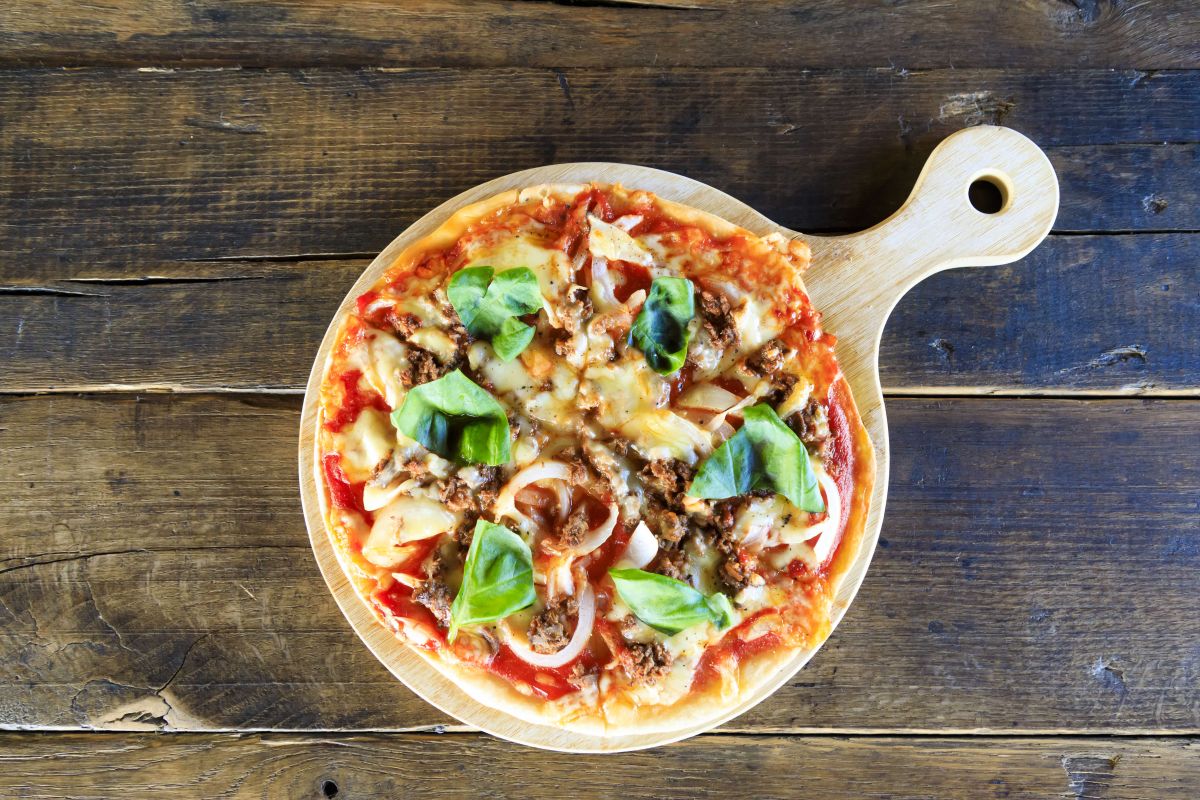 自家製鹿のボロネーゼピザ(1,300円)