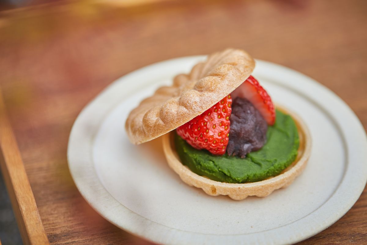 季節の果物とお濃茶もなか 350円