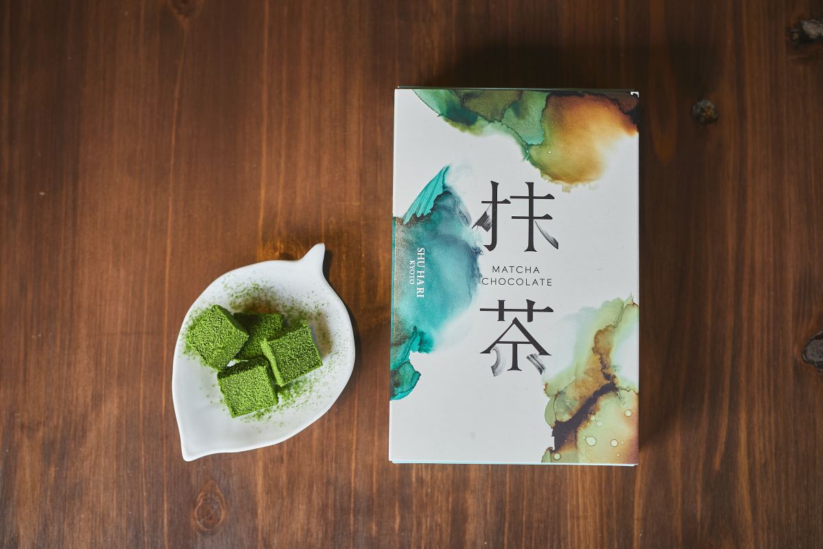 抹茶生チョコレート 4粒200円（イートイン） 箱入り18粒1400円