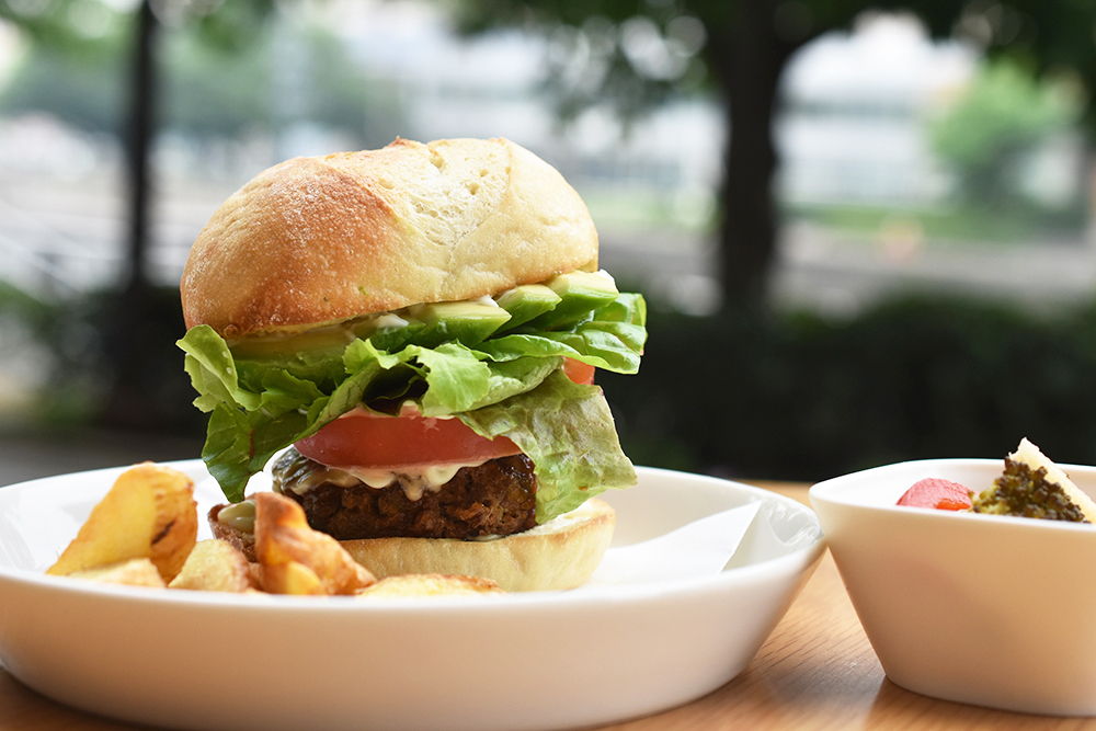 「大豆ミートのヴィーガンバーガー」968円