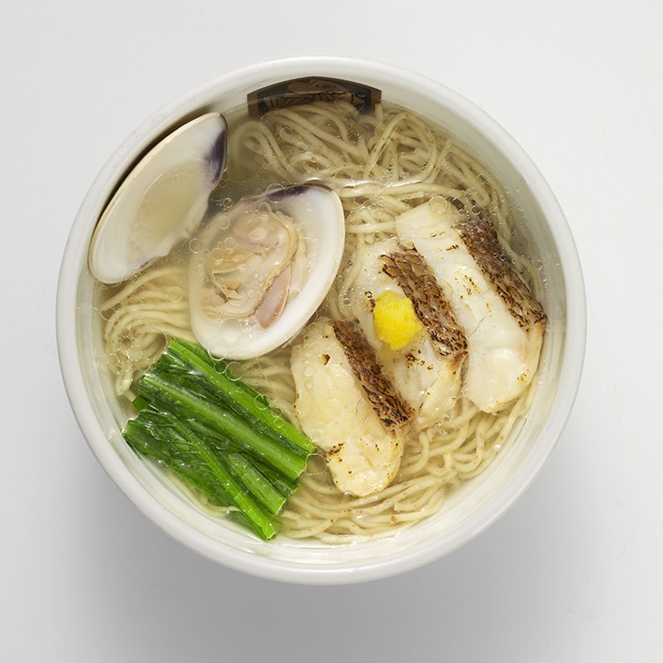 真鯛らーめん麺魚の「国産ハマグリ真鯛らーめん」1364円〈販売期間：5月3日（火・祝）～9日（月）※各日100食限定〉