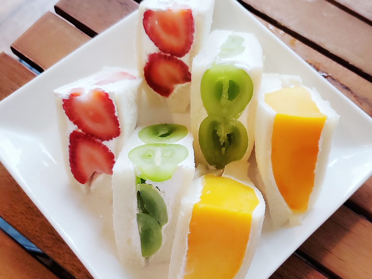 「ストロベリー」550円、「シャインマスカット」600円、「マンゴー」600円 ※日によって種類・内容・価格が変わる場合あり