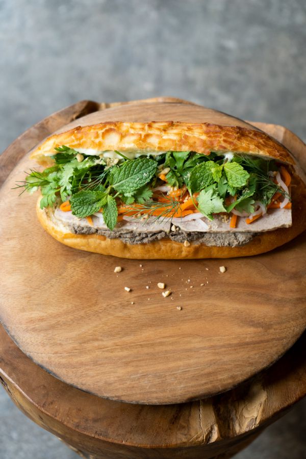 「オリジナルバインミー」880円（税抜）