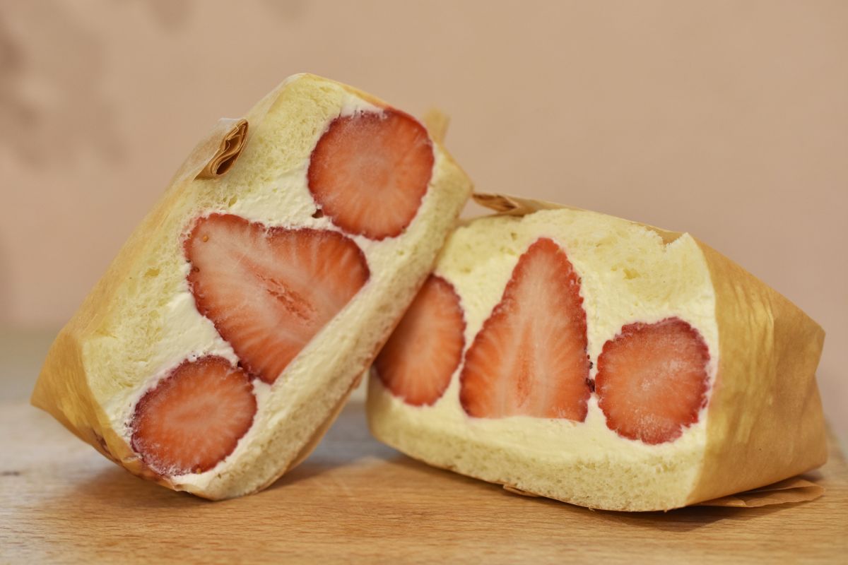 「ズッキューン♡いちごサンド」680円