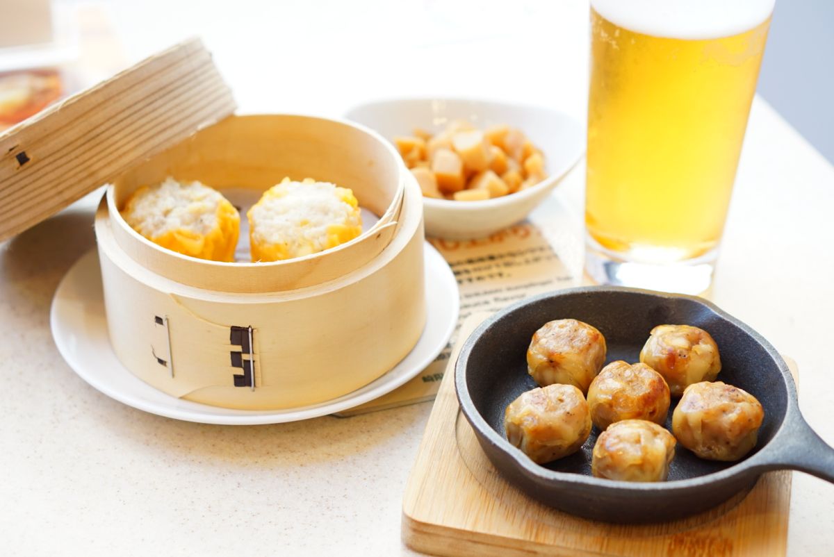 「チーズシウマイ 2個」410円、「筍煮」300円、「生ビール」510円「焼焼売（やきシウマイ） 6個」460円