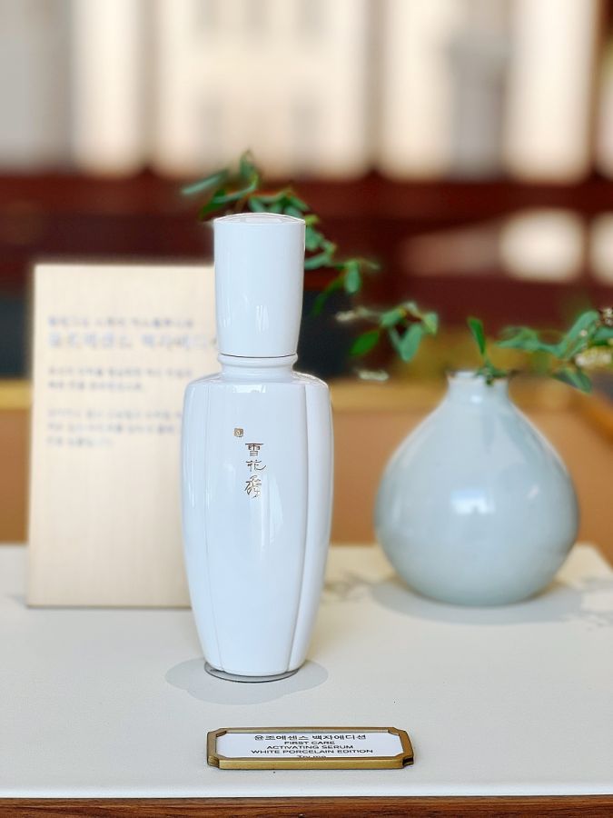 こちらがこちらだけでの白磁エディション。