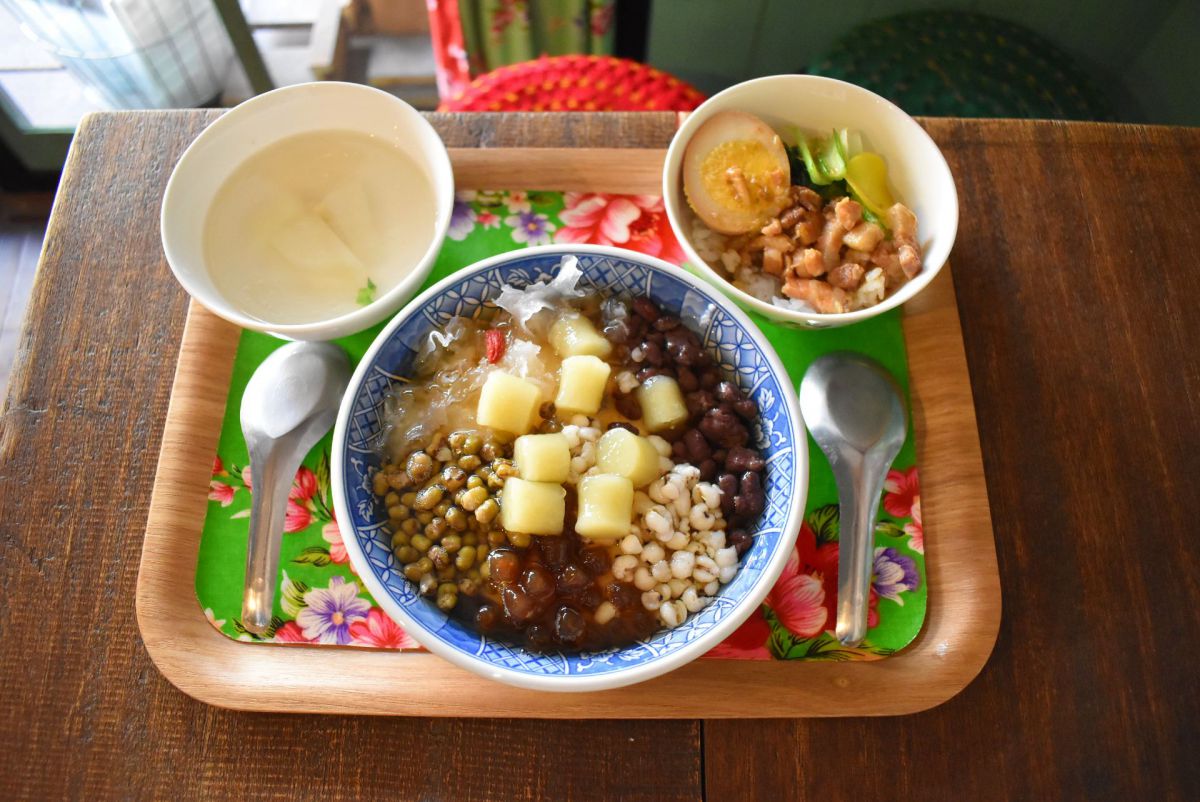 「Sセット（総合豆花、ルーロー飯、大根スープ）」1000円