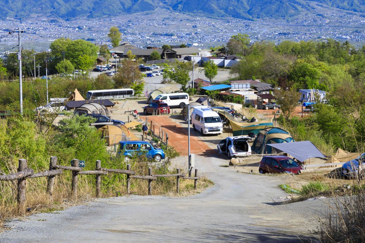 「ほったらかしキャンプ場」は県内外からキャンパーが集まる、大人気のキャンプ場
