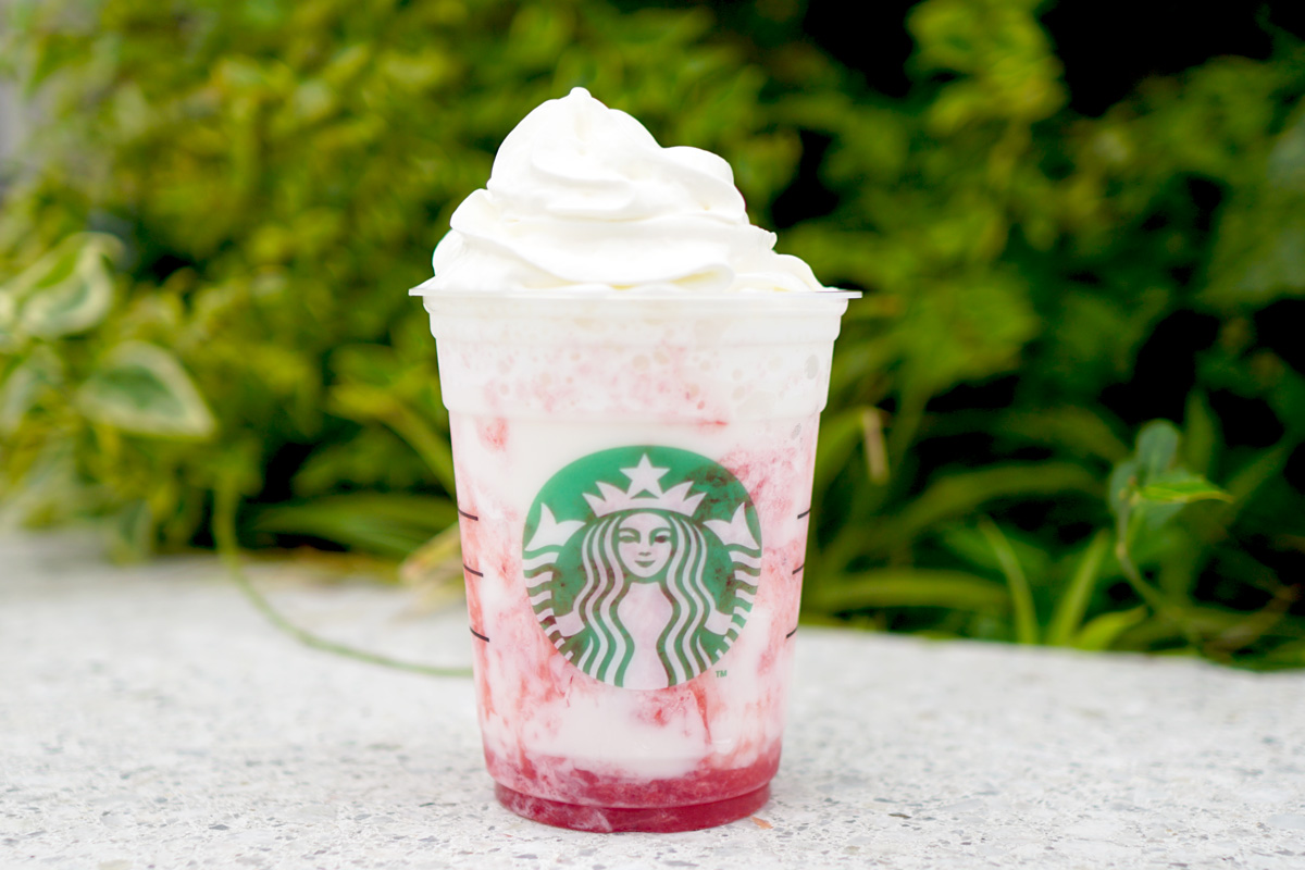 「スターバックス ストロベリー フラペチーノ®」Tallサイズのみ 648円（持ち帰り）、660円（店内利用）