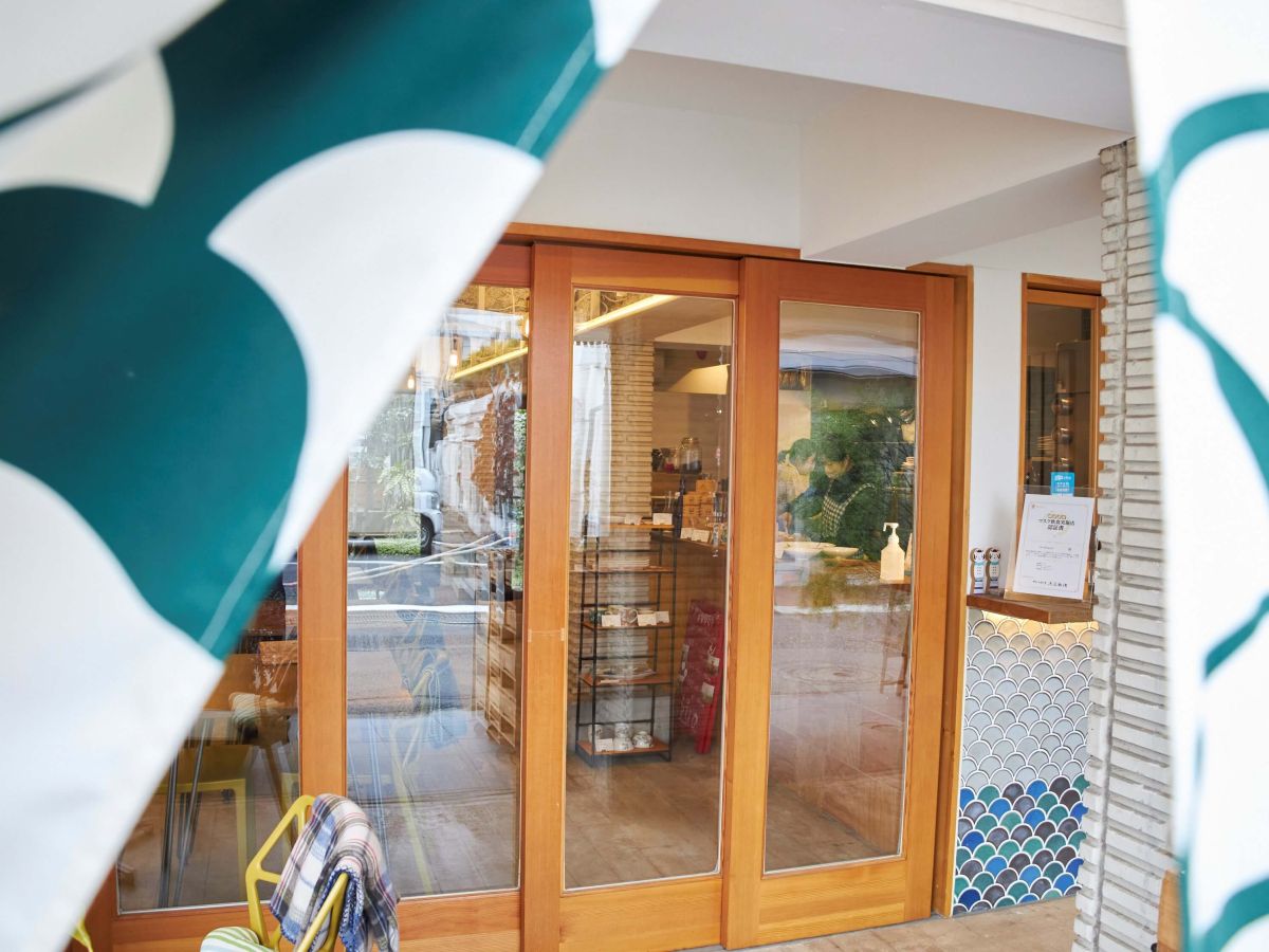 では早速、のれんをくぐって店内へ！