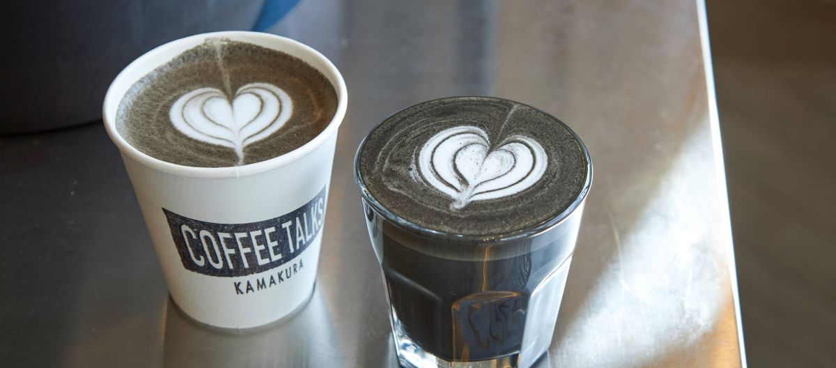 名物はブラックラテ!? 鎌倉西口のコーヒースタンド「コーヒートークスカマクラ」