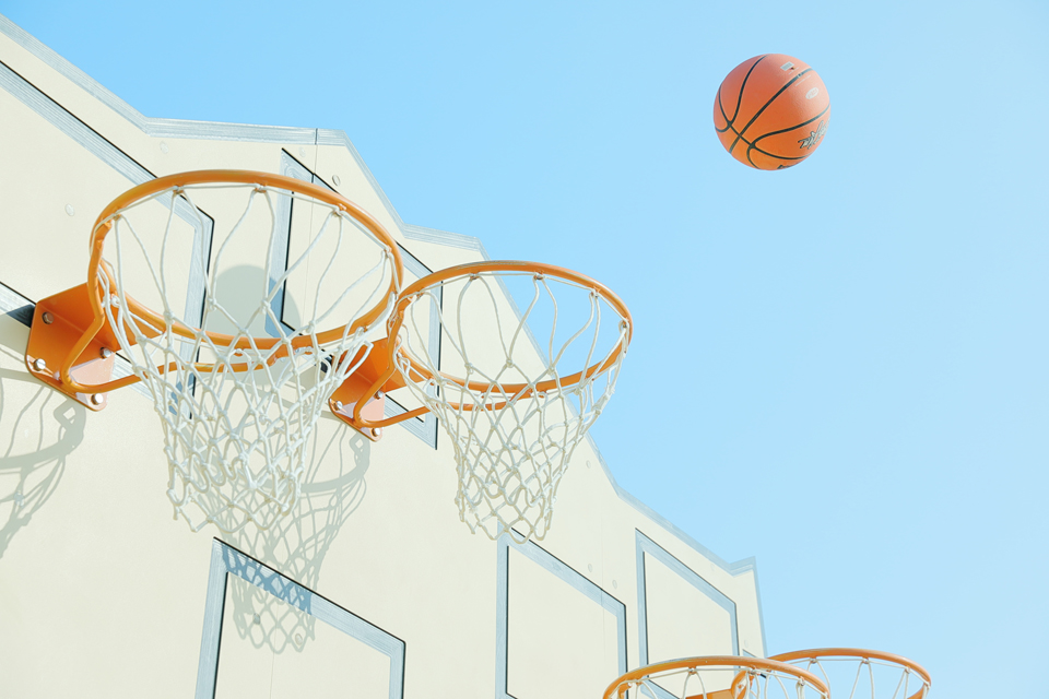 イオベット＆ポンズ「勝者はいない―マルチ・バスケットボール」