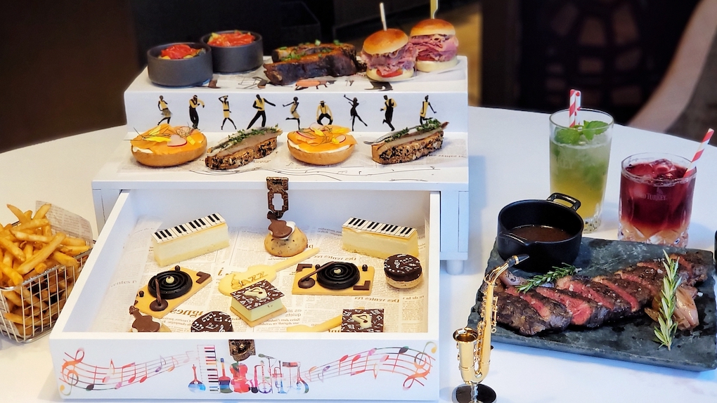 ステーキも楽しめる！ジャズ音楽の新感覚アフタヌーンティー「ANAインターコンチネンタルホテル東京」【ミスター黒猫の東京スイーツトレンドvol.60】