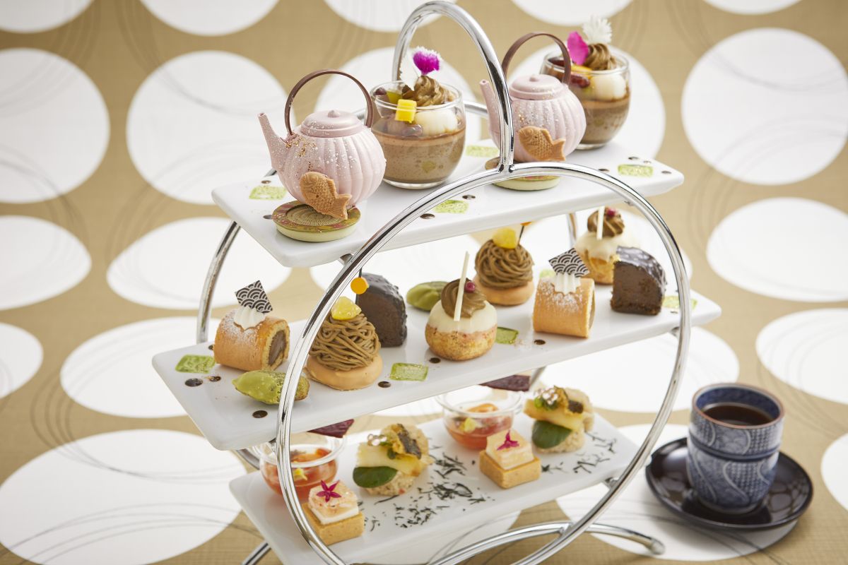 「ほうじ茶アフタヌーンティー」1名 5445円　※写真は2名分