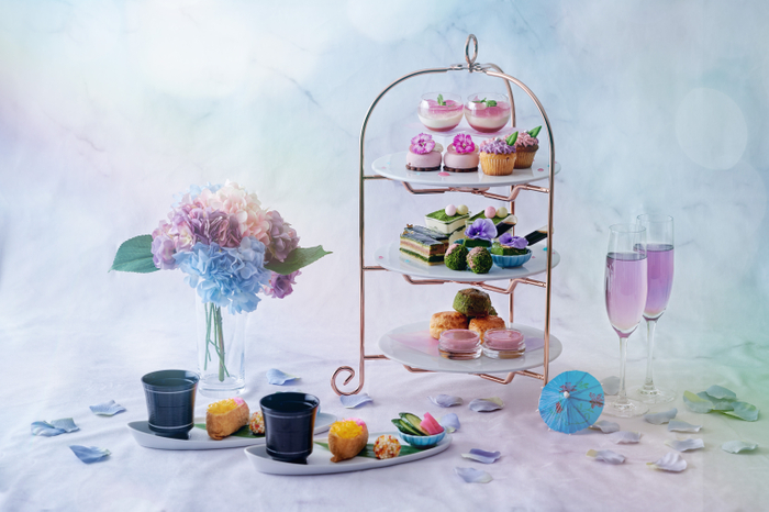 「紫陽花＆抹茶アフタヌーンティー」平日 3950円／土日祝 4100円  ※写真はスタンドスタイル（2名分）