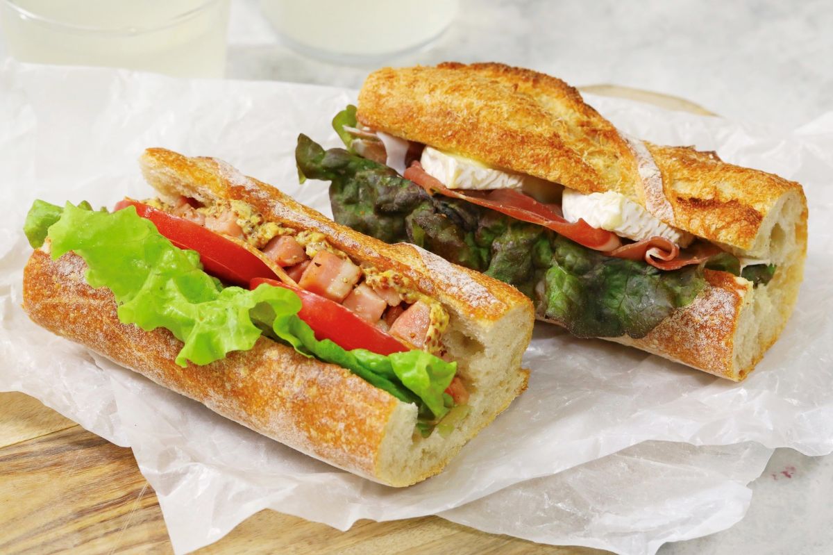 左から「BLTのカスクルート」520円、「生ハムとカマンベールのカスクルート」560円