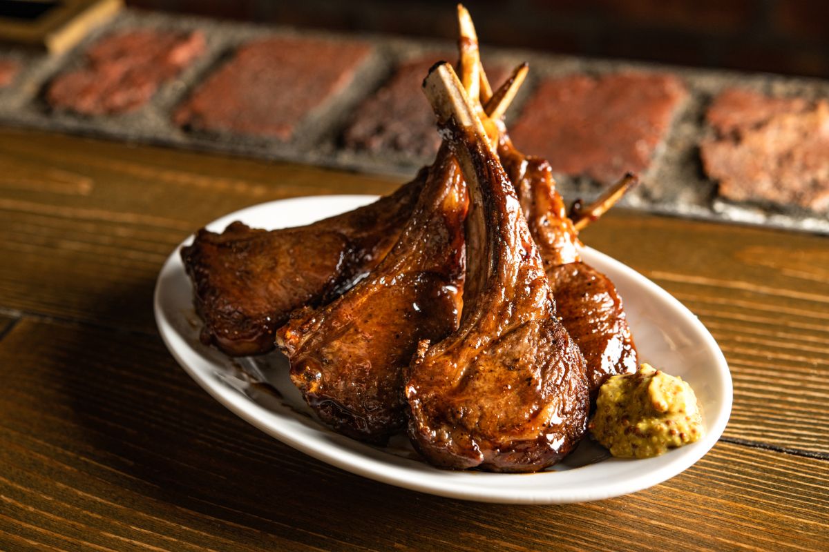 「ラムチョップ」（タレ／塩） 各530円