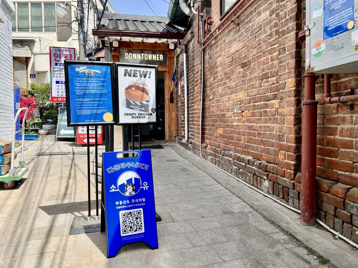 入り口は路地裏にあり目立たないので注意！