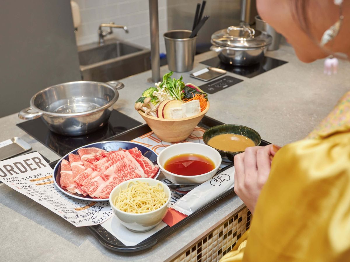 もえあずセレクトがコチラ→「お野菜」Sサイズ385円、「熟成黒毛和牛ロース」Sサイズ924円、「カルビ(国産)」Sサイズ418円、「山西牧場 肩ロース」Sサイズ396円、「麺」275円【合計2398円】