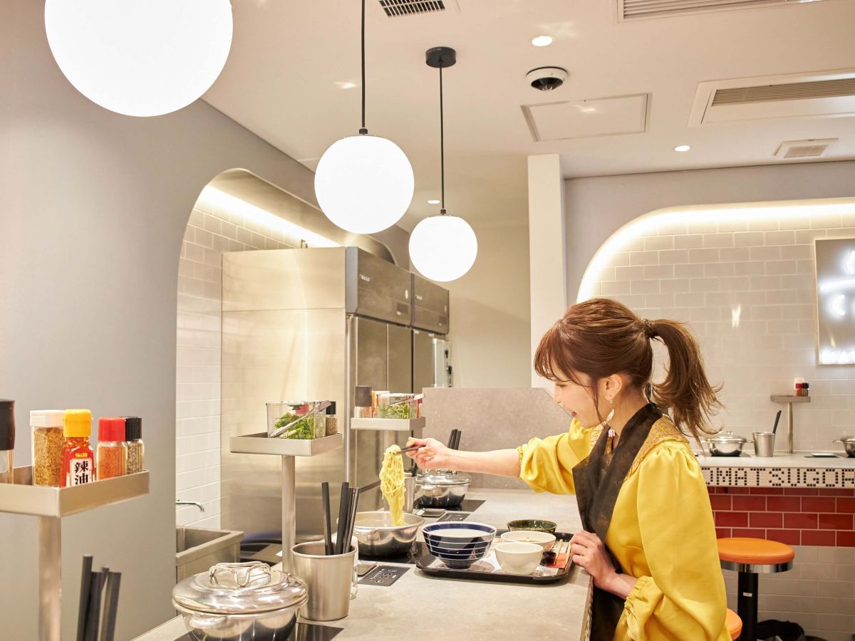 沸騰した鍋に麺を入れて、ほぐしながら2~3分茹でれば麺の完成!