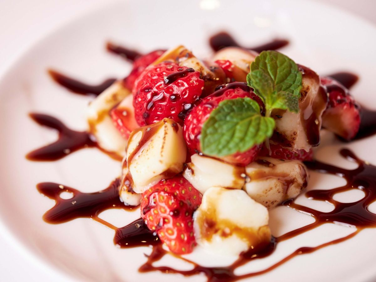 「禁断の出会い、苺とモッツアレラ」700円