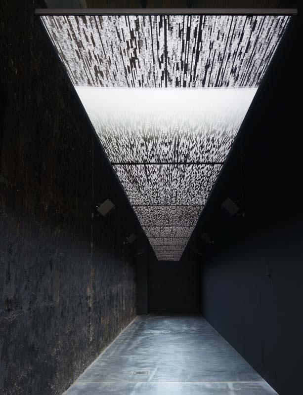 池田亮司《data.flux [nº1]》2020年　/　撮影：浅野豪　/　©Ryoji Ikeda