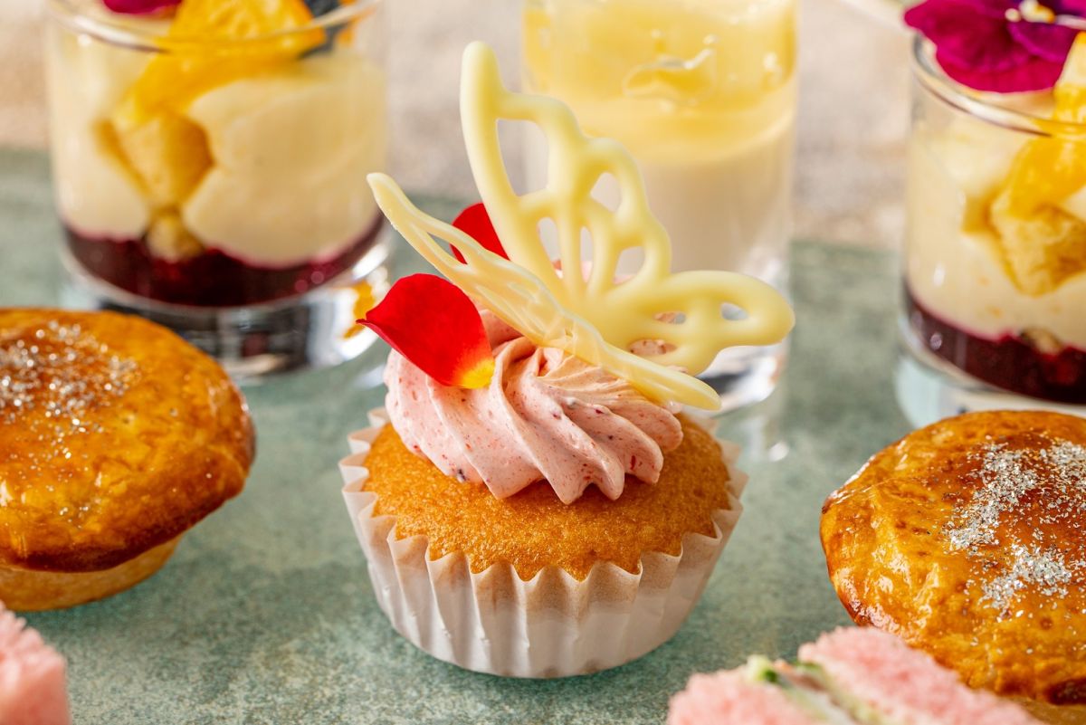 バタフライフェアリーケーキ　ローズといちごのクリーム