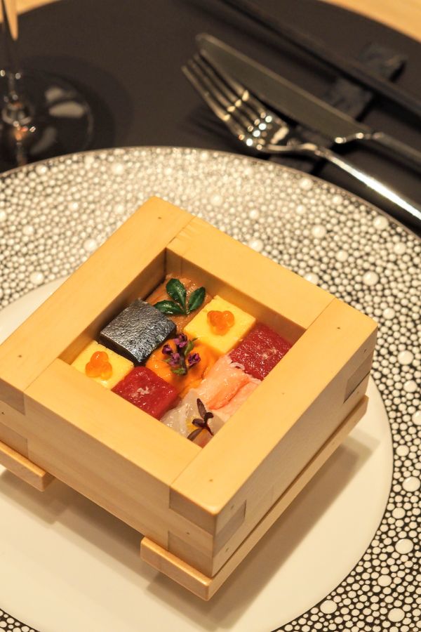 「箱寿司」（コース1品目）