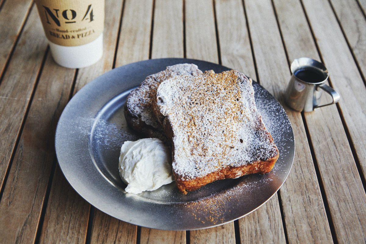 「ブリオッシュフレンチトースト、塩ホイップクリーム」980円