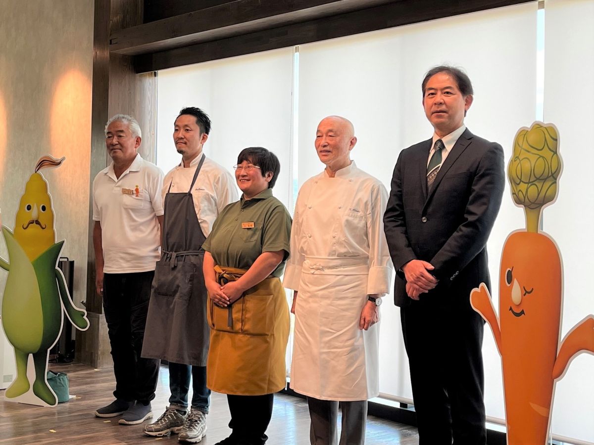 右から、キユーピー執行役員広報担当・森佳光さん、レストラン監修・音羽和紀さん、深谷テラスプロジェクト発案・松村佳代さん、レストラン監修・音羽創さん、体験農園監修・中村敏樹さん