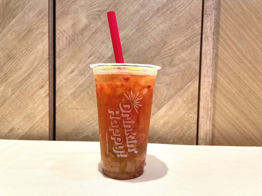 「赤色フルーツティ ストロベリー&キウイ（通称：赤フル）」テイクアウト540円、イートイン550円