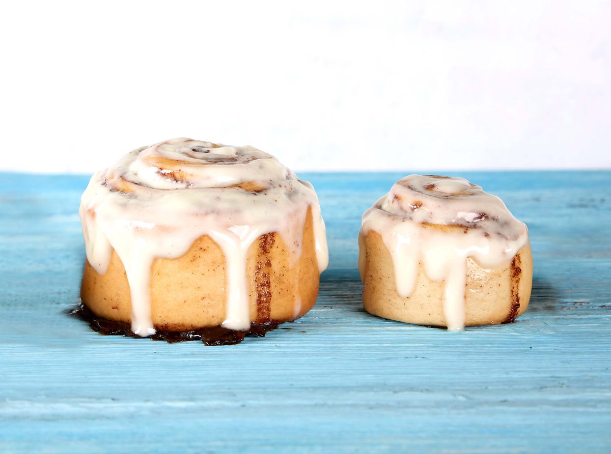 通常のシナボンクラシック（左）のほかに、小ぶりなミニボンクラシック（右）も