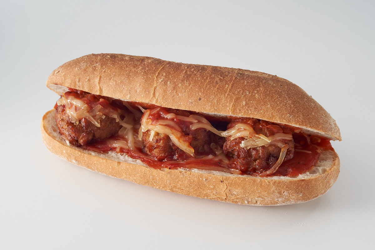 「トマト＆ソイボール 石窯フィローネ」501円（持ち帰り）、510円（店内利用）