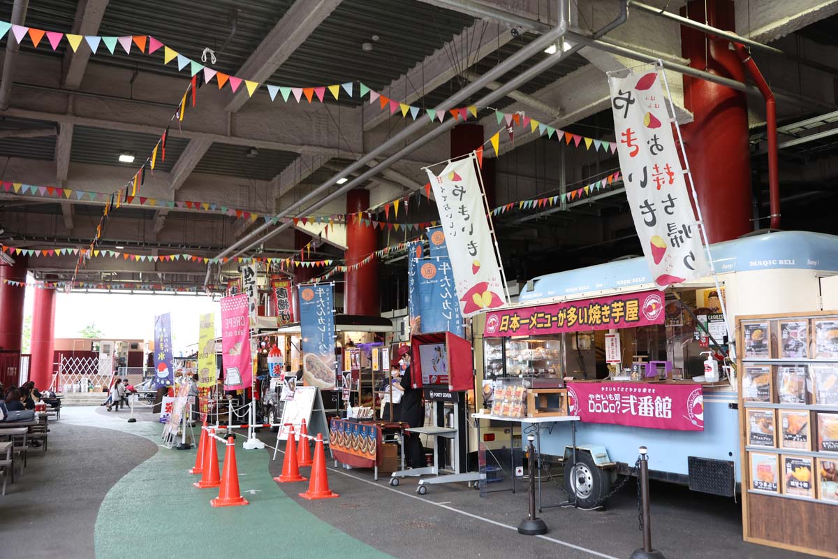 宮城の人気店によるキッチンカーも勢揃い