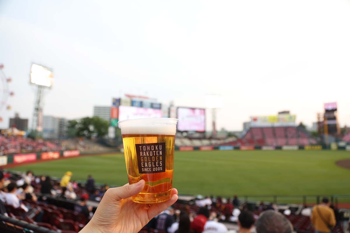 「ビール半額の日」は375円！外で飲むのが気持ちいい～！