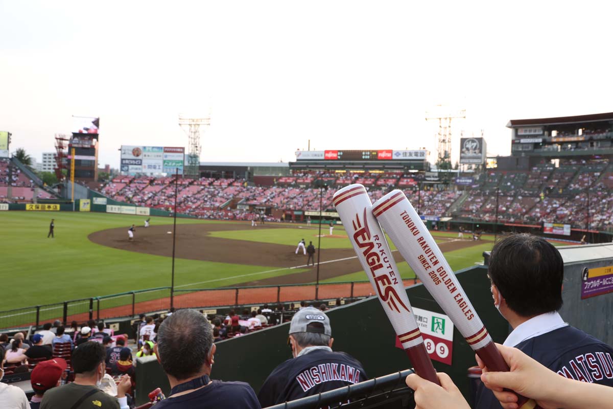 応援グッズの定番「イーグルスカンフーバットver.F」2本組800円で音を鳴らして応援！