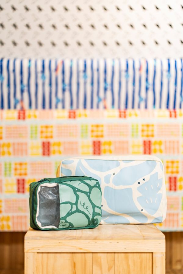 旅行収納袋NT$450(S)、NT$690(M)。