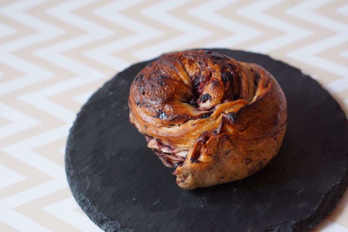 「カシス&ブルーベリーベーグル」303円